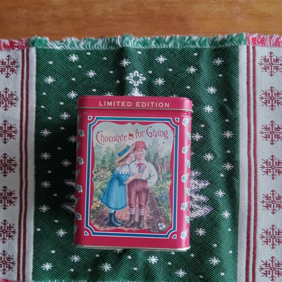 BUY ONE, GET ONE FREE TIN - Neilson's Crispy Crunch Vintage Limited Edition Tin - Picture 2 of 4